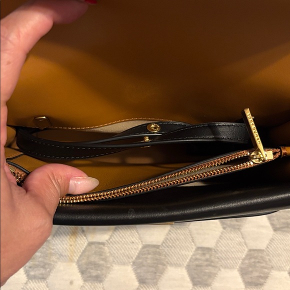 Tory Burch
Lee Radziwill Leather Shoulder Bag - Picture 8 of 11